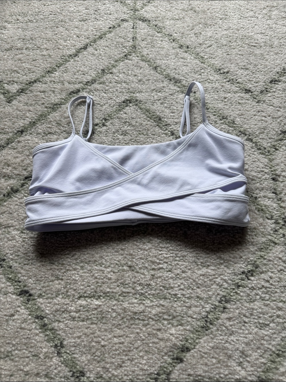 Alo Yoga - Airbrush Enso Cross Bra in White size Small - Picture 4 of 6